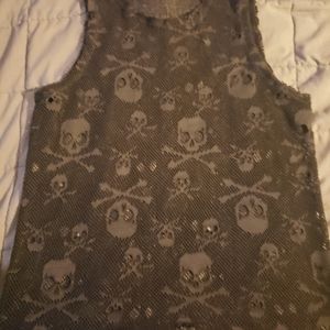 Mesh tank skull and cross bones